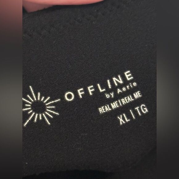 Offline by Aerie Black Real Me V-Neck Cropped Built In Bra T-Shirt - Picture 5 of 6